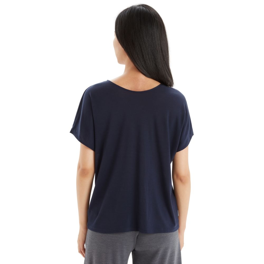 Icebreaker Drayden Reversible Short Sleeve Top Women's Midnight Navy IB0A56ES-401 shirts en tops online bestellen bij Kathmandu Outdoor & Travel