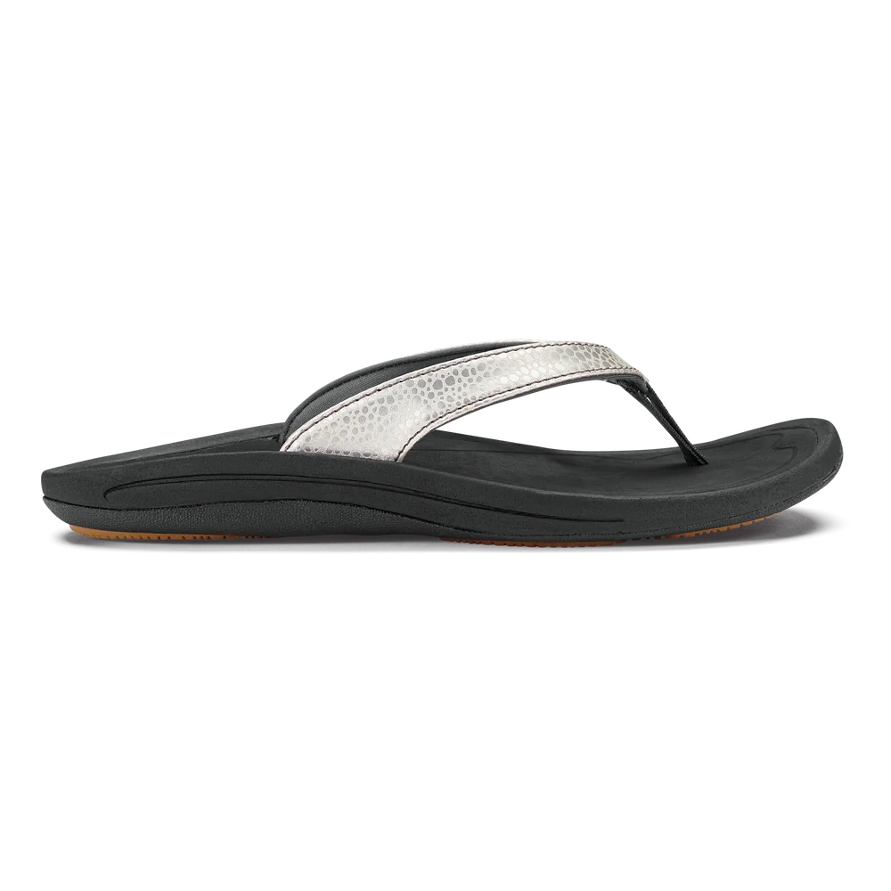 Olukai Kūlapa Kai Woman's Silver/Black 20198-2K40 slippers online bestellen bij Kathmandu Outdoor & Travel