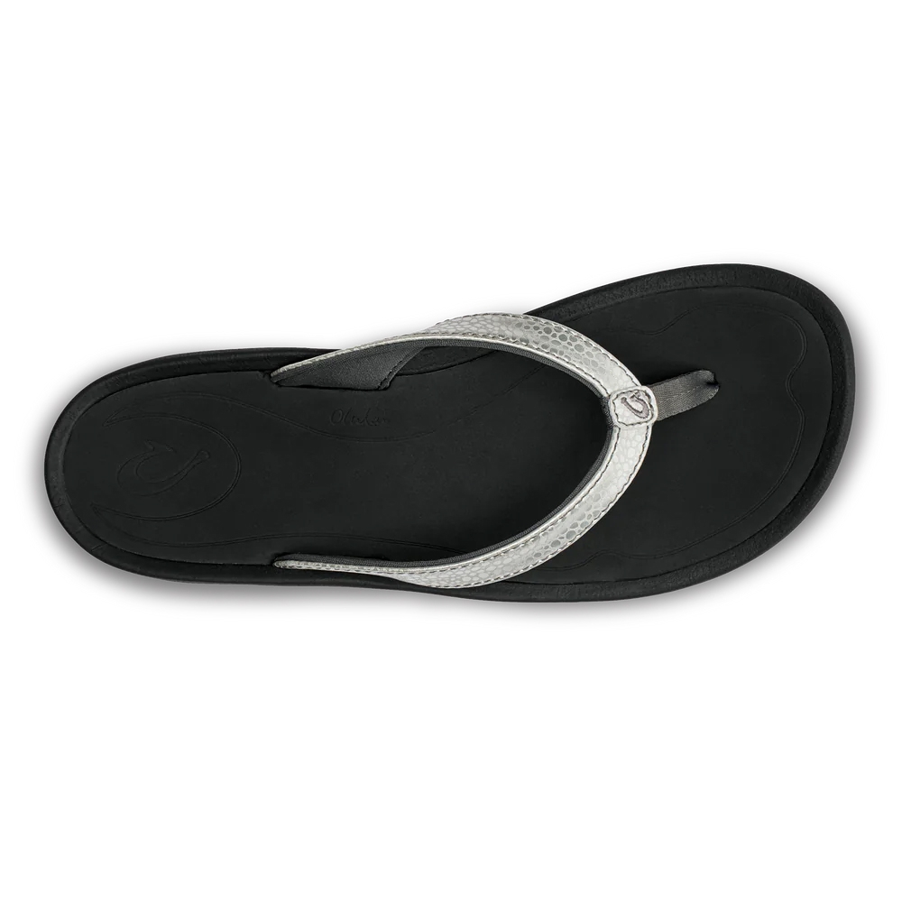 Olukai Kūlapa Kai Woman's Silver/Black 20198-2K40 slippers online bestellen bij Kathmandu Outdoor & Travel