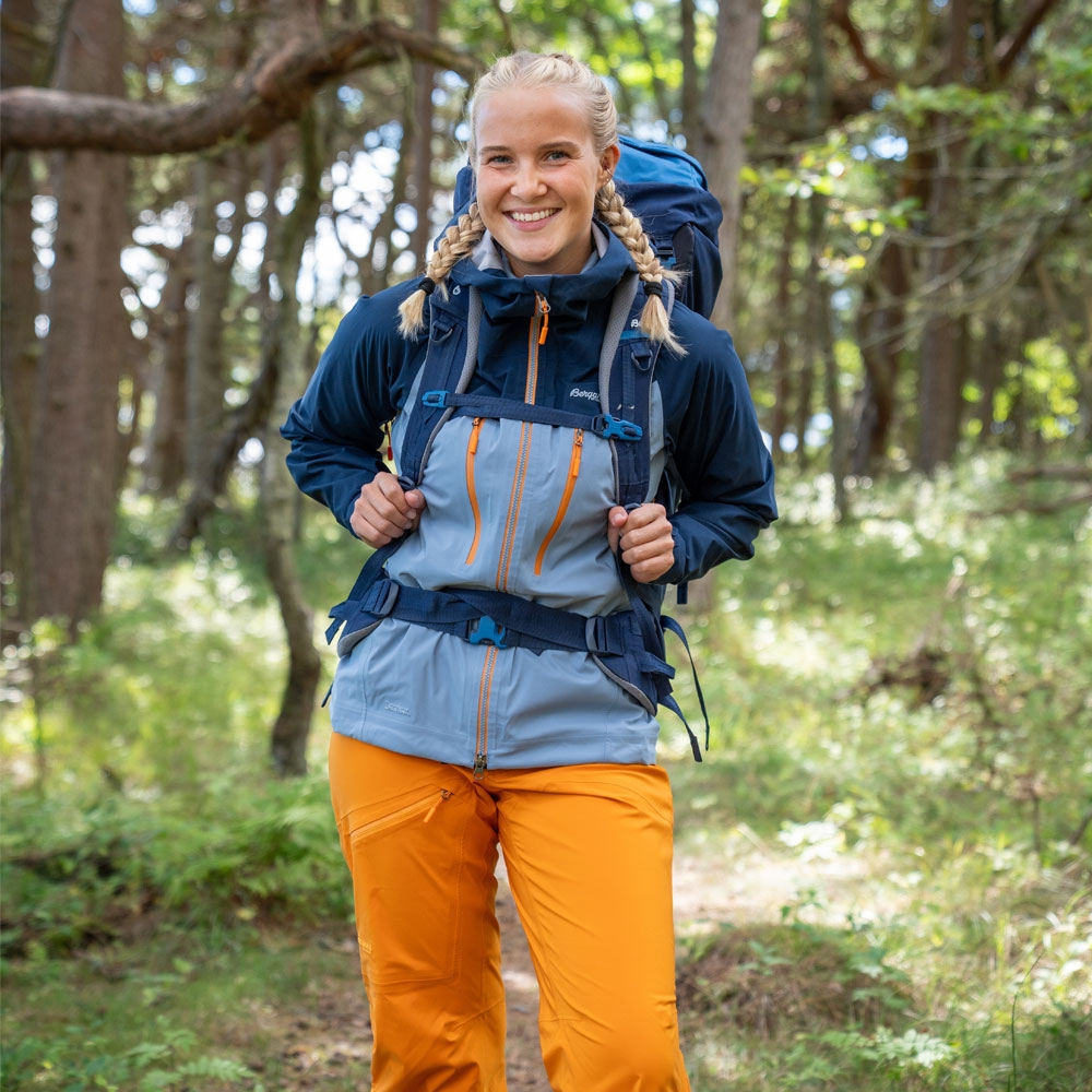 Bergans Cecilie 3L Jacket Women's Misty Sky Blue/Navy Blue 8811-25489 jassen online bestellen bij Kathmandu Outdoor & Travel