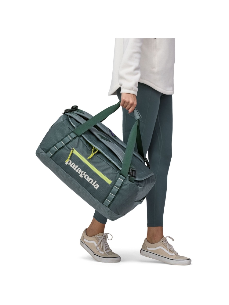 Patagonia Black Hole Duffel 40L Nouveau Green 49339-NUVG duffels online bestellen bij Kathmandu Outdoor & Travel