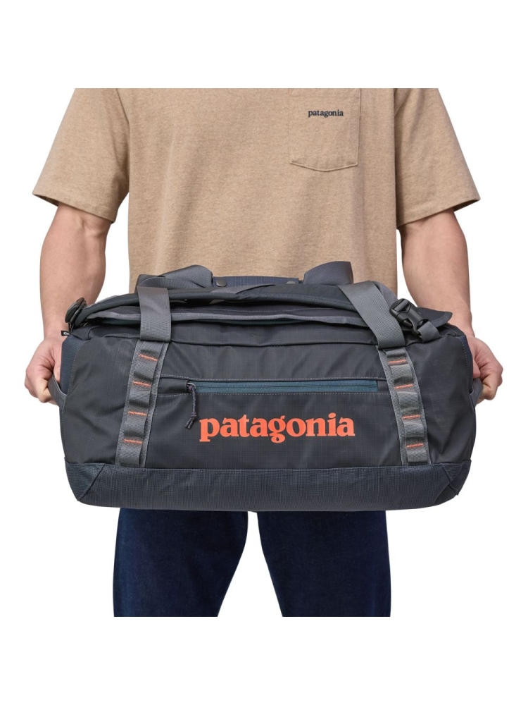 Patagonia Black Hole Duffel 40L Smolder Blue 49339-SMDB duffels online bestellen bij Kathmandu Outdoor & Travel