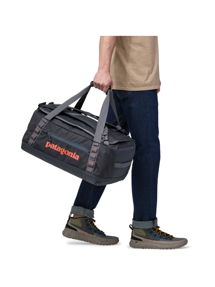 Patagonia Black Hole Duffel 40L Smolder Blue 49339-SMDB duffels online bestellen bij Kathmandu Outdoor & Travel