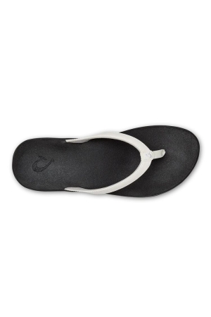 Olukai Puawe Women's White / Black 20198-4R40 slippers online bestellen bij Kathmandu Outdoor & Travel