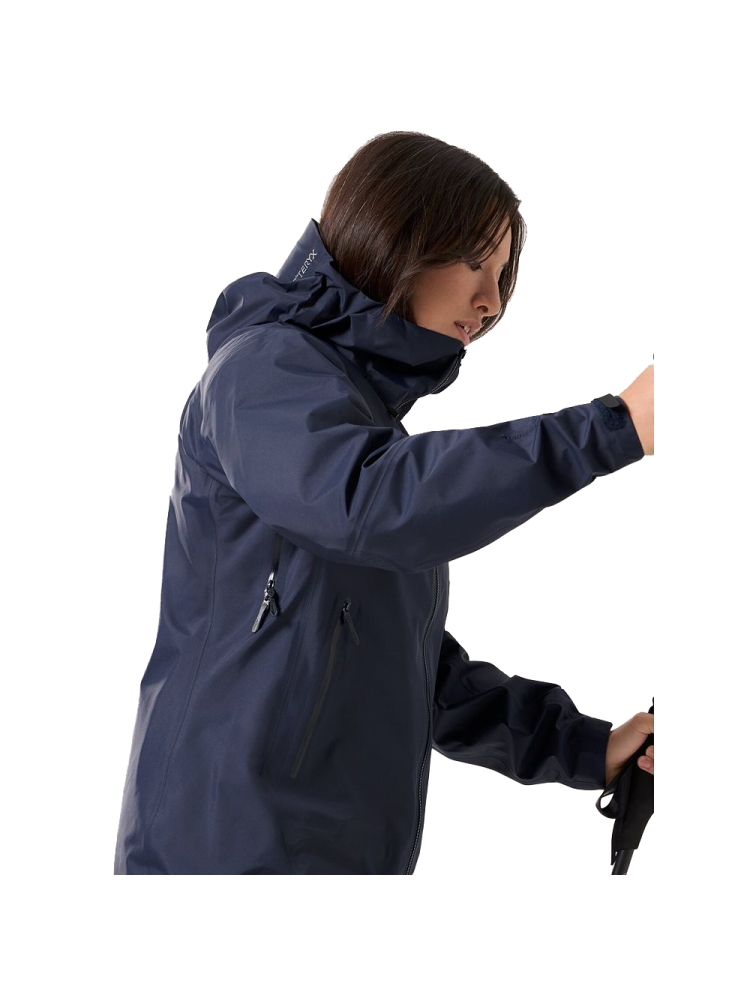 Arc'teryx Beta SL Jkt Women's Black Sapphire 9680-Black Sapphire jassen online bestellen bij Kathmandu Outdoor & Travel