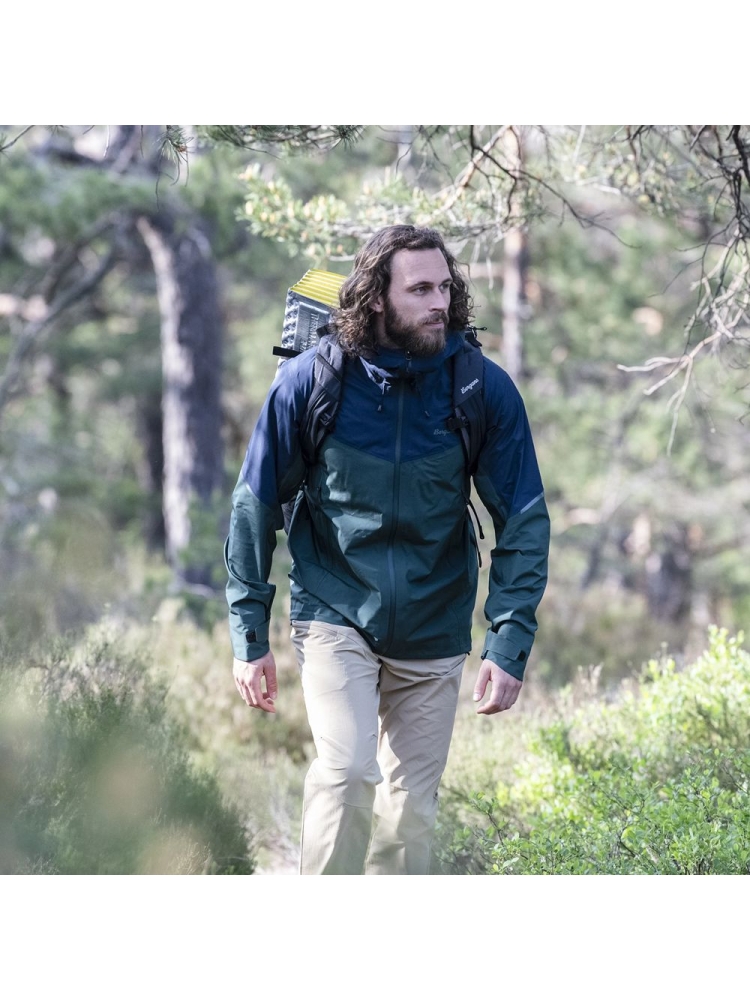 Bergans Rabot Light 3L Shell Jacket Duke Green/Navy Blue 3201-25544 jassen online bestellen bij Kathmandu Outdoor & Travel