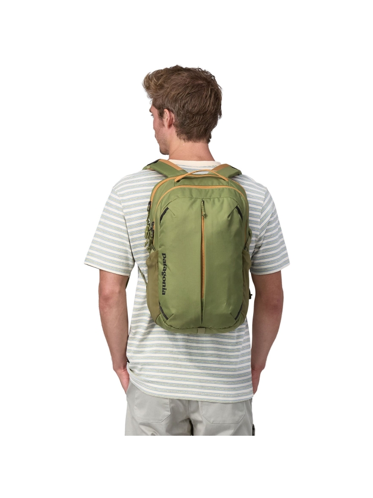 Patagonia Refugio Day Pack 26L Buckhorn Green 47913-BUGR dagrugzakken online bestellen bij Kathmandu Outdoor & Travel