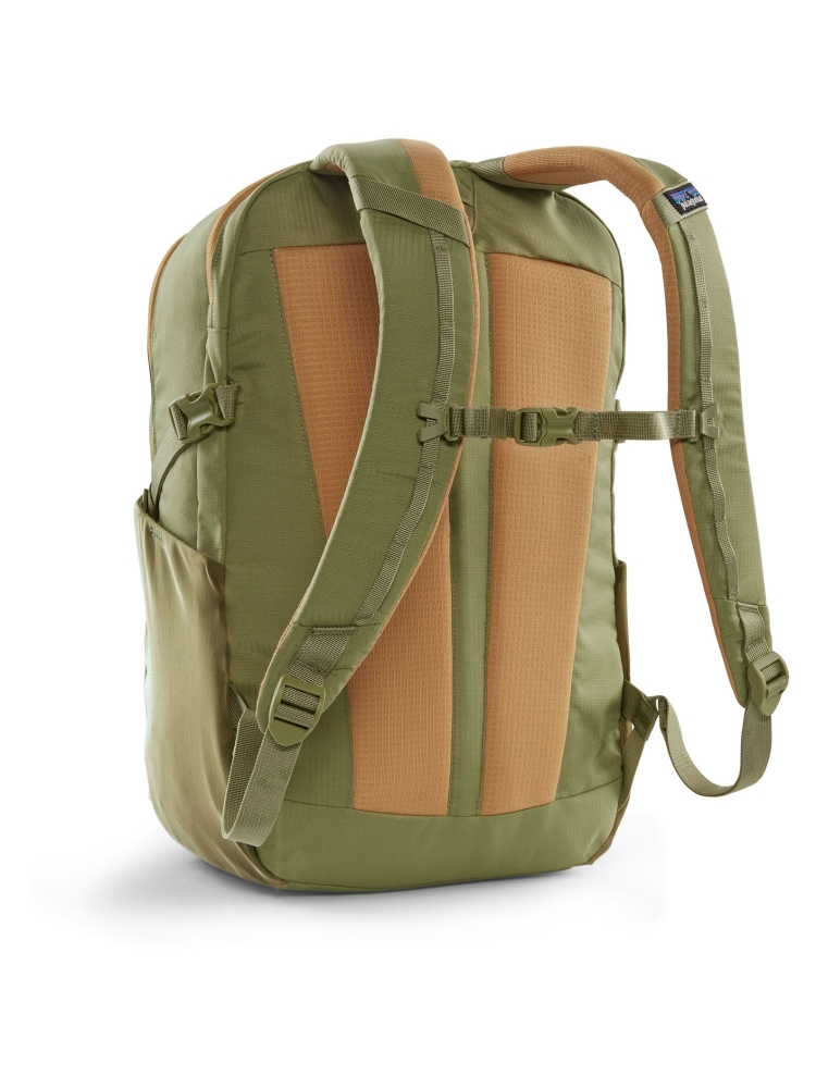 Patagonia Refugio Day Pack 26L Buckhorn Green 47913-BUGR dagrugzakken online bestellen bij Kathmandu Outdoor & Travel