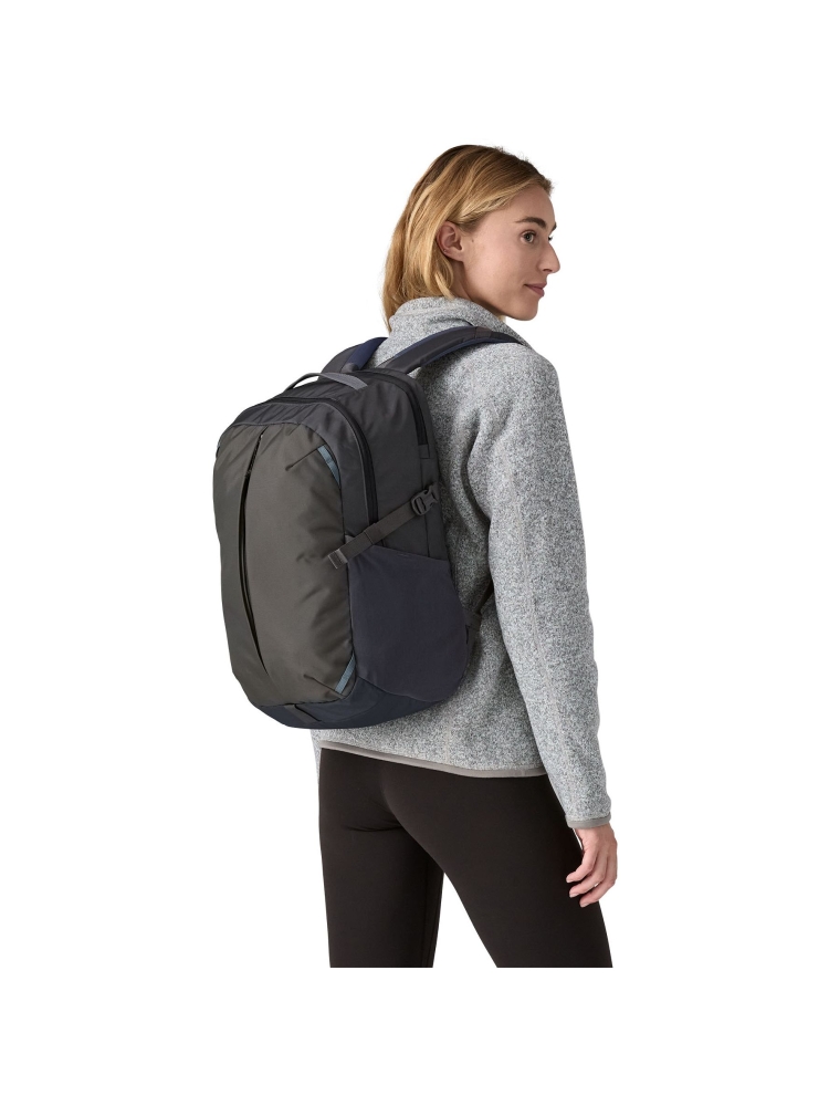 Patagonia Refugio Day Pack 26L Smolder Blue 47913-SMDB dagrugzakken online bestellen bij Kathmandu Outdoor & Travel