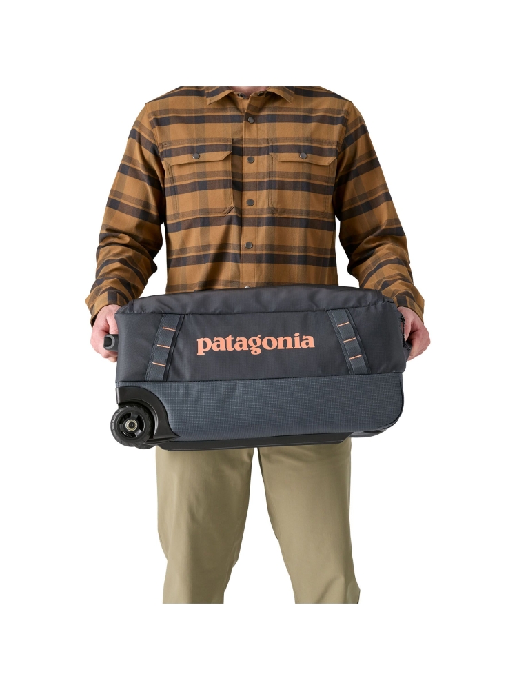 Patagonia Black Hole Wheeled Duffel 40L Smolder Blue 49379-SMDB rolkoffers online bestellen bij Kathmandu Outdoor & Travel