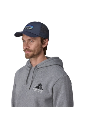 Patagonia P-6 Logo LoPro Trucker Hat New Navy 38283-NENA kleding accessoires online bestellen bij Kathmandu Outdoor & Travel