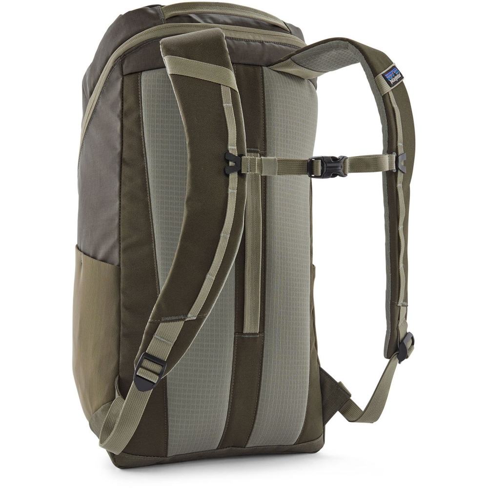 Patagonia Black Hole Pack 25L Basin Green 49298-BSNG dagrugzakken online bestellen bij Kathmandu Outdoor & Travel