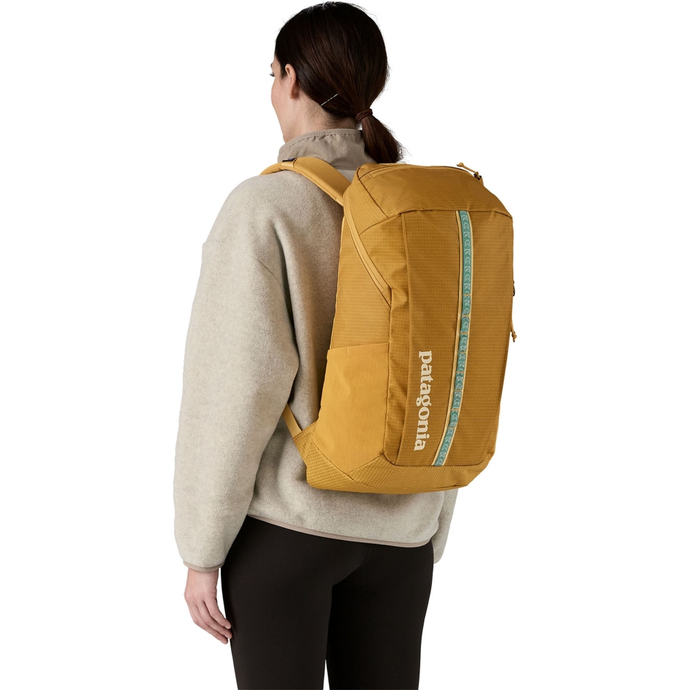 Patagonia Black Hole Pack 25L Pufferfish Gold w/Beeswax Tan 49298-PGTA dagrugzakken online bestellen bij Kathmandu Outdoor & Travel