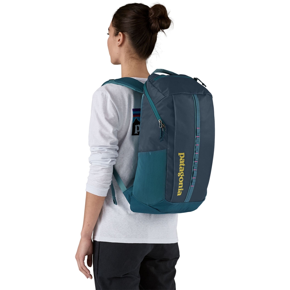 Patagonia Black Hole Pack 25L Tidal Teal 49298-TDT dagrugzakken online bestellen bij Kathmandu Outdoor & Travel