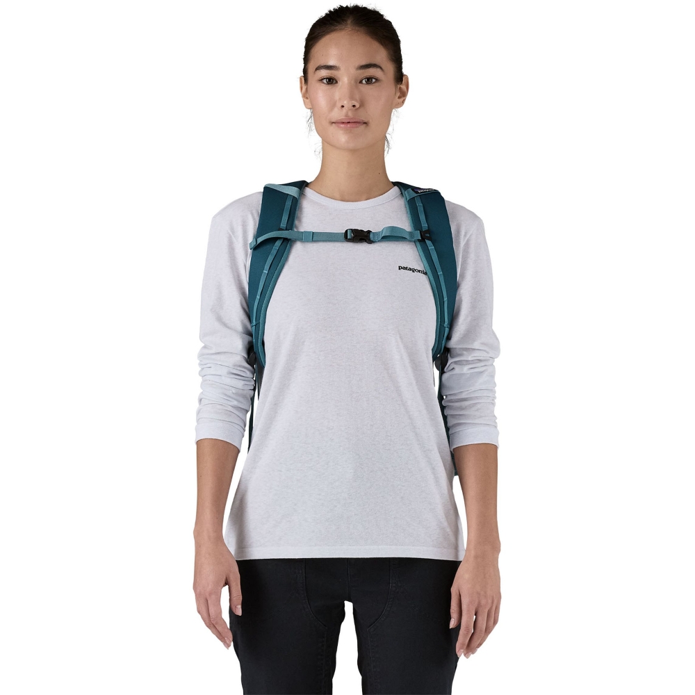 Patagonia Black Hole Pack 25L Tidal Teal 49298-TDT dagrugzakken online bestellen bij Kathmandu Outdoor & Travel