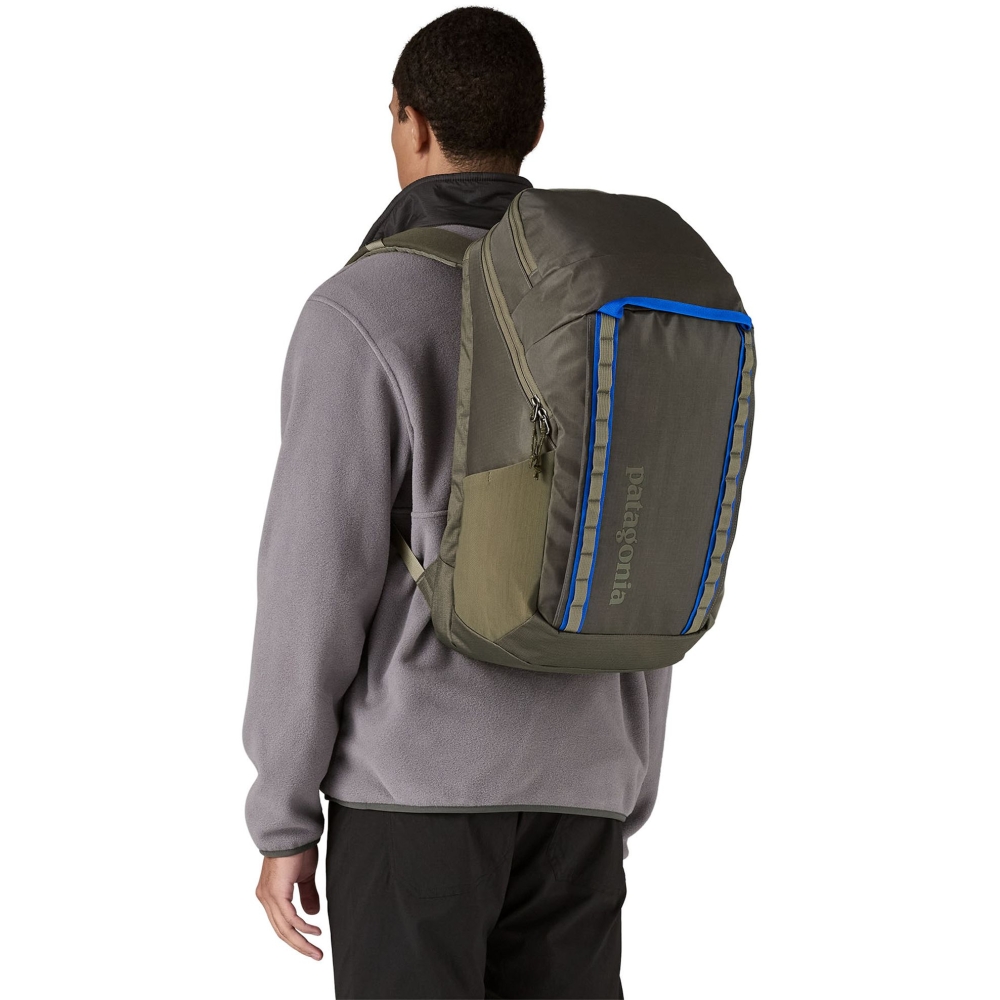 Patagonia Black Hole Pack 32L Basin Green 49302-BSNG dagrugzakken online bestellen bij Kathmandu Outdoor & Travel