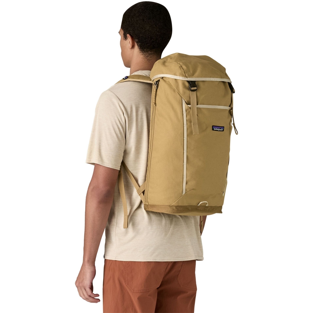 Patagonia Patagonia Fieldsmith Lid Pack 48548-CSC dagrugzakken Patagonia Fieldsmith Lid Pack Classic Tan 48548-CSC dagrugzakken online bestellen bij Kathmandu Outdoor & Travel