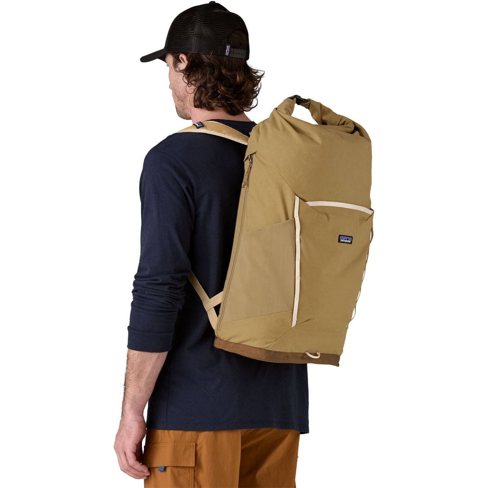 Patagonia Fieldsmith Roll Top Pack Classic Tan 48543-CSC dagrugzakken online bestellen bij Kathmandu Outdoor & Travel