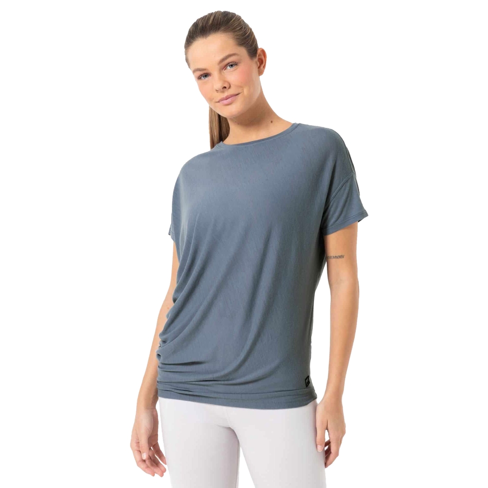 Super Natural Yoga Loose Tee Women's Flint Stone SNW013470-77D shirts en tops online bestellen bij Kathmandu Outdoor & Travel