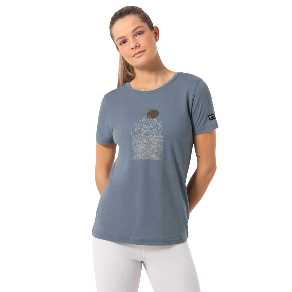 Super Natural Preikestolen Cliffs Tee Women's Flint Stone/Feather Grey/Coppe SNWP03128-15F shirts en tops online bestellen bij Kathmandu Outdoor & Travel