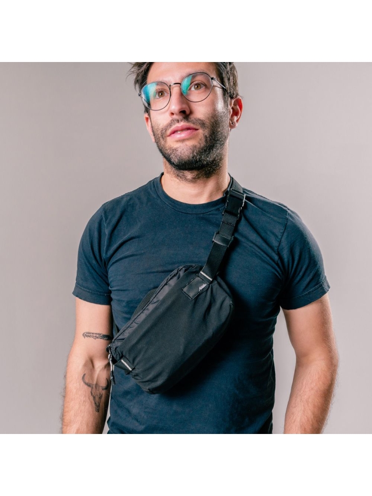 Matador Matador ReFraction Packable Sling Black MATOG2HP01BK tassen online bestellen bij Kathmandu Outdoor & Travel