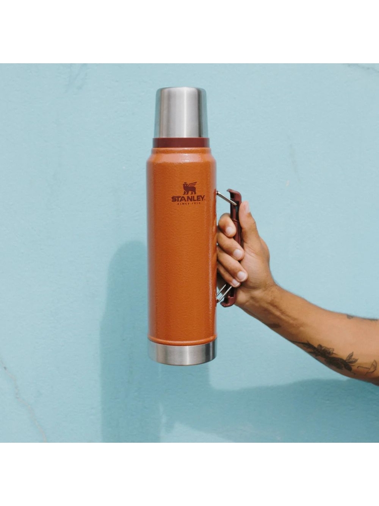 Stanley The Legendary Classic Bottle 1,0L Hammertone Clay 10-08266-061 drinkflessen en thermosflessen online bestellen bij Kathmandu Outdoor & Travel